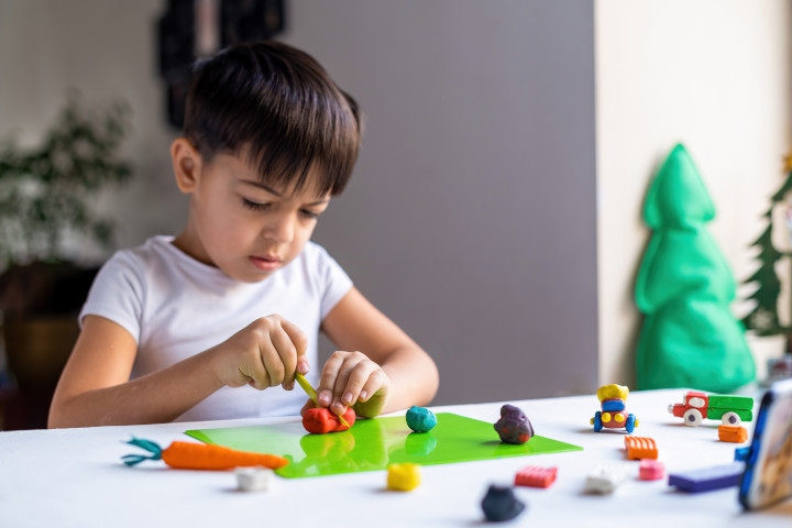 Lebih Aman dan Tahan Lama, Ini Cara Membuat Playdough Sendiri di Rumah