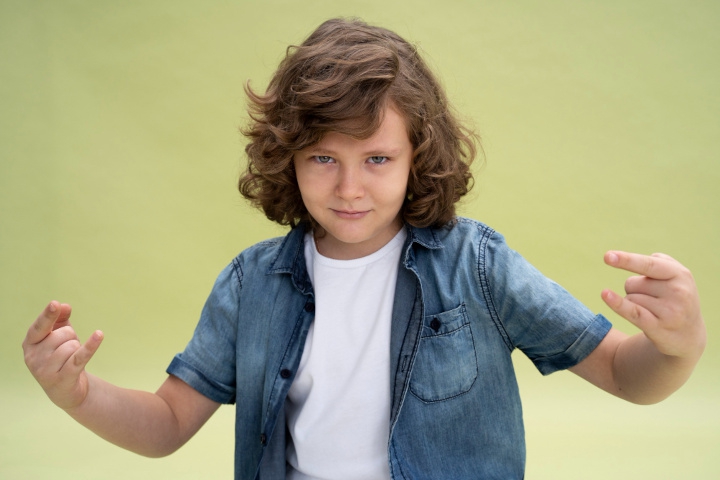 10 Model Rambut Panjang Anak Laki-Laki yang Stylish dan Praktis