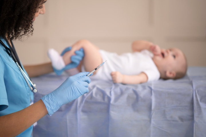 Imunisasi Campak 9 Bulan Bisa Sebabkan Panas pada Bayi atau Tidak? Ini Faktanya