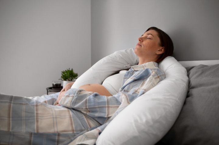 Posisi Janin saat Ibu Tidur Telentang, Ini yang Perlu Moms Tahu