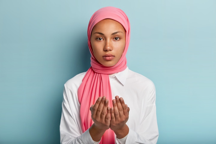 Panduan Doa Melancarkan Rezeki Suami dan Amalan Istri agar Berkah
