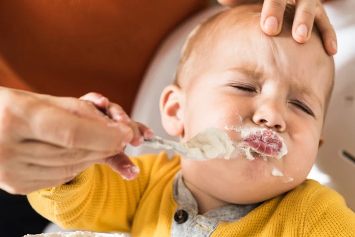 Bisa Ganggu Tumbuh Kembang, Kenali 5 Tanda Overfeeding pada Bayi