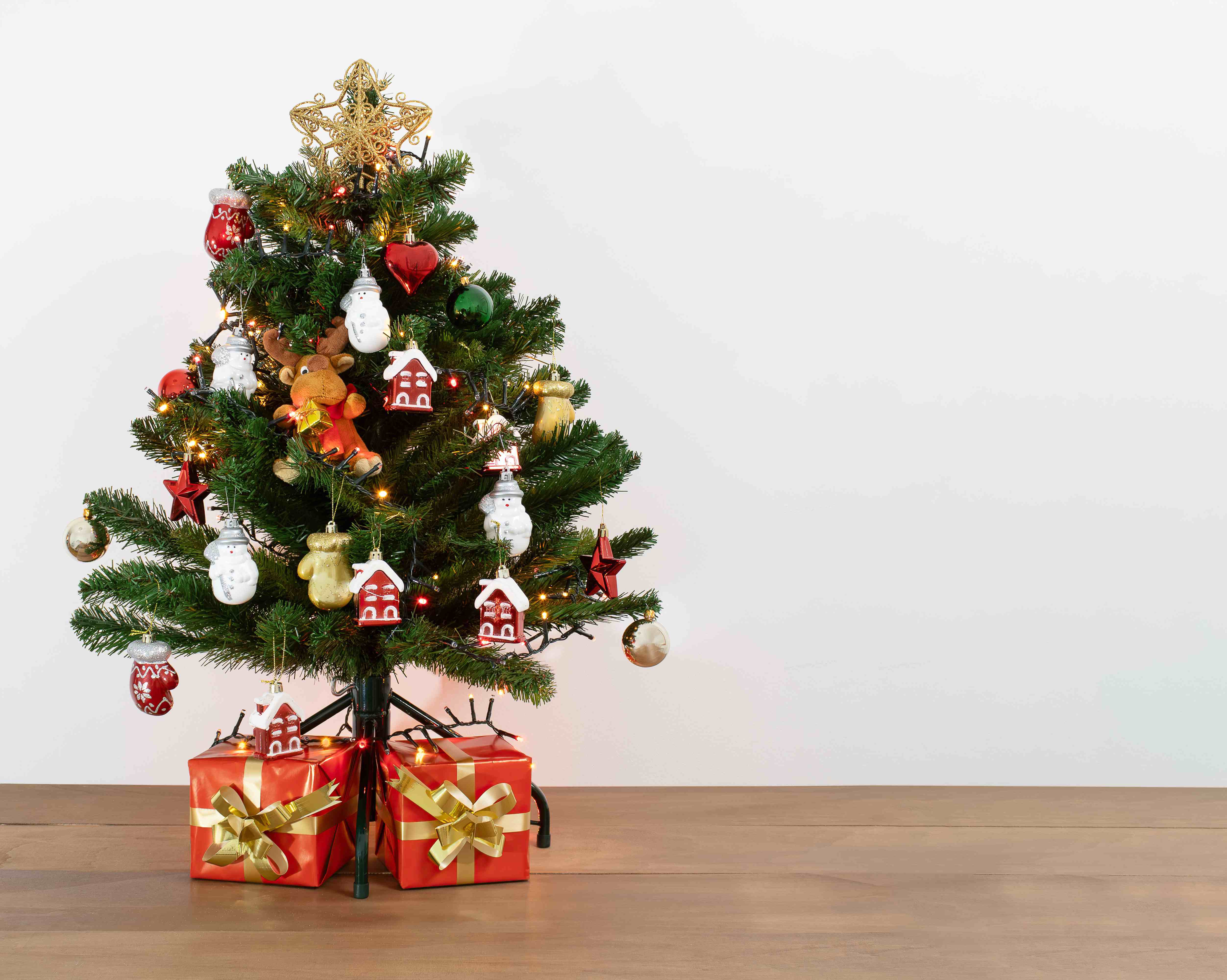 6 Nama Hiasan Pohon Natal Terbaik, Bikin Natal Lebih Meriah