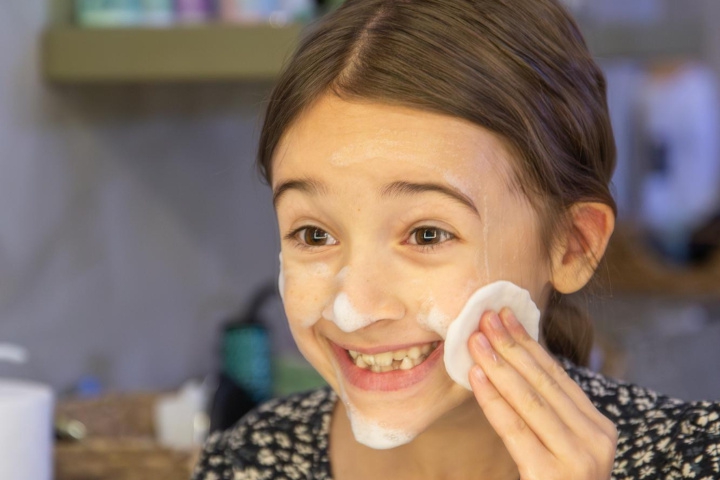 7 Rekomendasi Skincare untuk Remaja Usia 12 Tahun