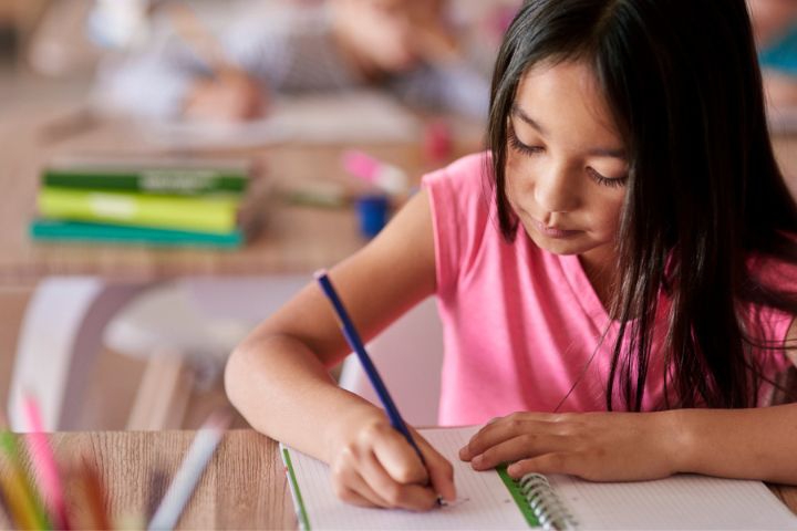 Tingkatkan Budaya Menulis Tangan untuk Kemampuan Literasi Anak Sekolah