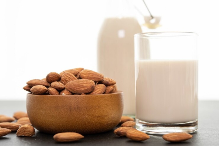 Manfaat Susu Almond untuk Ibu Menyusui, Membantu Produksi ASI