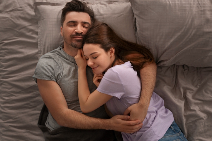 Tidak Harus dengan Seks, Ini Cara Memuaskan Suami saat Haid