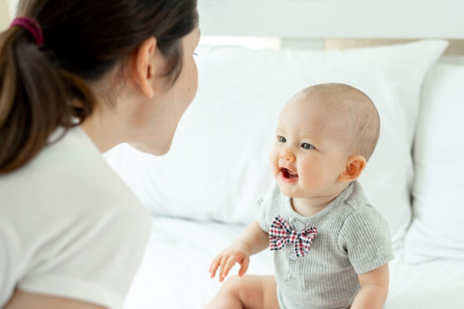 Wajib Tahu! Ini Tahapan Anak Belajar Bicara dan Cara Stimulasinya