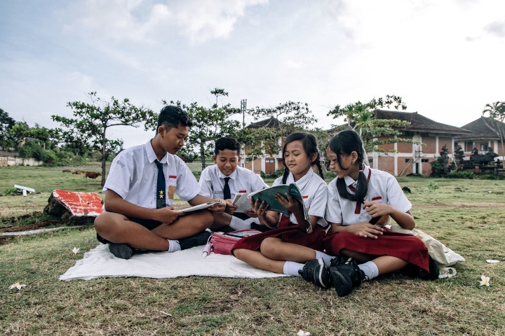 Perbedaan Sekolah Negeri dan Swasta: Mana yang Cocok untuk Si Kecil?