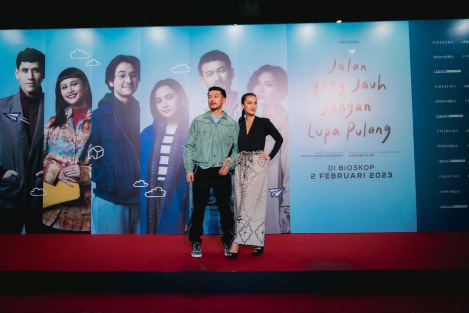 Atiqah Hasiholan dan Rio Dewanto di Gala Premiere Film