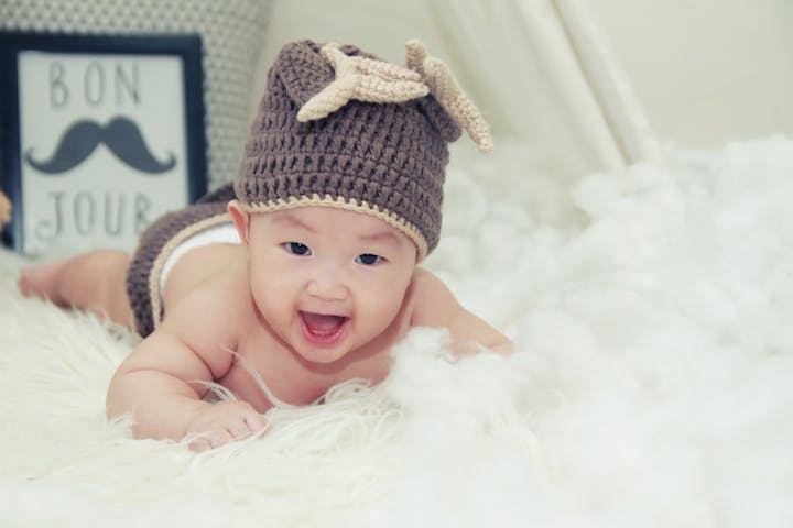 Begini Perkembangan Bayi 3 Bulan, dari Fisik hingga Motorik