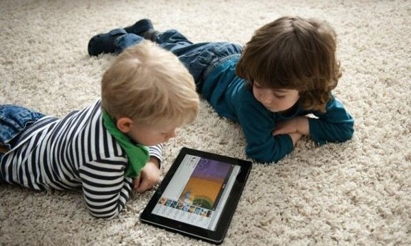 Tips Agar Si Kecil Tidak Kecanduan Gadget