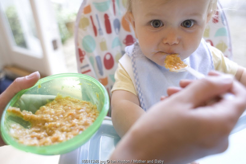 Anak Suka Mengemut Makanan? Ini Solusinya!