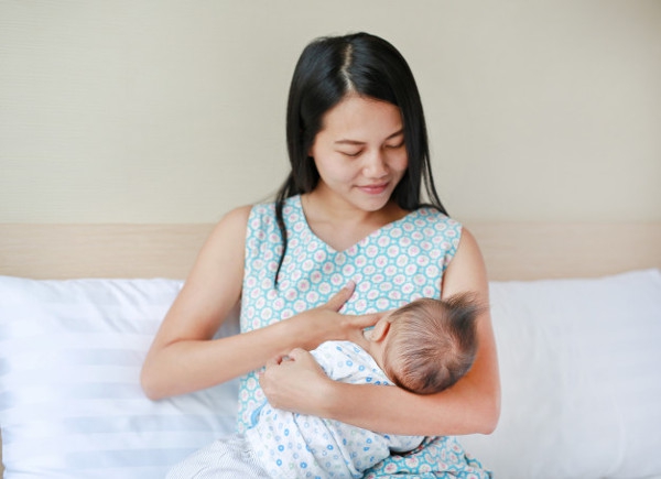 Perhatikan Ini Agar Ibu Menyusui Bisa Puasa