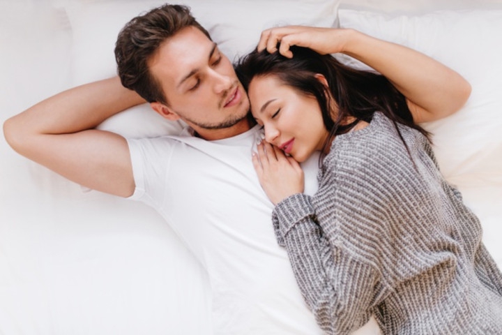 5 Tanda Suami yang Jago Bercinta dan Puaskan Pasangannya