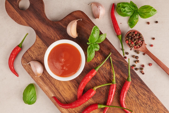 Suka Pedas, Moms? Cek Rekomendasi Saus Sambal Berikut Ini!