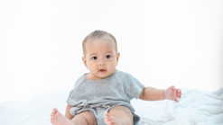 Apakah Bayi 3 Bulan Sudah Boleh Duduk? Perhatikan Hal-hal ini, Moms