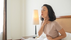 7 Cara untuk Bantu Hilangkan Dahak di Tenggorokan