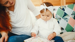 Buku Kain untuk Bayi, Ini Manfaat dan Cara Membacakannya