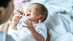 Tanda-Tanda Bayi Lapar yang Perlu Dikenali Sebelum Menangis