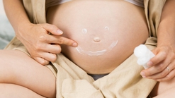 Tak Usah Khawatir! Ini Cara Mengatasi Stretch Mark Selama Kehamilan