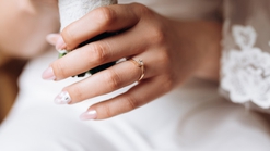 Bukan Sekadar Tanda Ikatan, Inilah Makna Cincin di Jari Manis Kiri Wanita