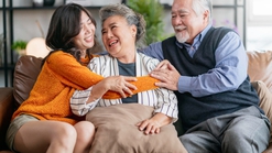 Mimpi Bertemu Orang Tua yang Sudah Meninggal dan Berbicara, Ini Artinya!