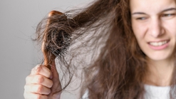 7 Cara Ampuh Mengatasi Rambut Rontok Berlebih