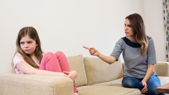 Bikin Anak kurang Pede, Ini Dampak Lain Strict Parents pada Anak