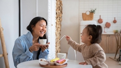 8 Tips Praktis Mengajarkan Anak Berbicara dengan Lancar