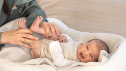 Moms, Ini Tanda Bayi Kuning yang Normal dan Tidak Normal