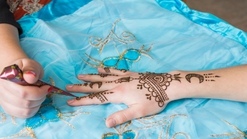 Henna Simpel untuk Anak: Tips Aman dan Cara Pakai