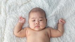 Tanda Lahir Putih pada Bayi: Normalkah atau Perlu Dikhawatirkan?