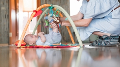 15 Mainan Bayi 4 Bulan Terbaik untuk Tumbuh Kembang Optimal