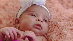Kapan Bayi Mulai Bisa Melihat? Ini Tahap Perkembangan Penglihatan Bayi