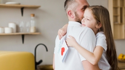 Ini Alasan Istilah Cinta Pertama Anak Perempuan adalah Ayahnya