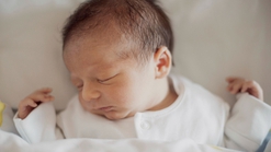 Berapa Lama Jam Tidur Bayi 2 Bulan yang Normal? Ini Penjelasannya, Moms