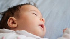 Warna Bibir Bayi Normal dan Kapan Harus ke Dokter