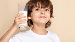 10 Manfaat Minum Susu Sapi Segar untuk Anak