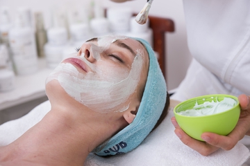 Kulit Moms Kering? Ini Resep Masker Sehat Saat Hamil