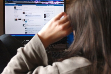Bermain Facebook Sebabkan Gangguan Makan