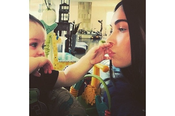 Aksi Lucu Putra Megan Fox