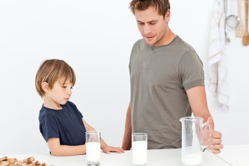 5 Cara Atasi Anak Alergi Susu Sapi