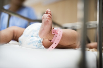 Bayi Lahir Bermata Satu, Apa Penyebabnya?