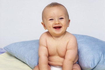 Gerakan yang Dilakukan Bayi 3-6 Bulan