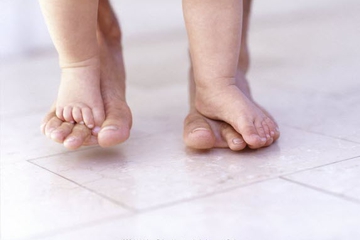 Kiat Merawat Kaki Si Kecil