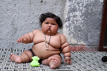 Doyan Makan, Bayi 8 Bulan ini Beratnya 17 kg