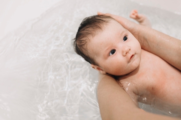 Moms, Ini Syarat Untuk Melakukan Waterbirth