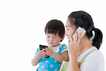 Efek Menggunakan Smartphone di Dekat Anak