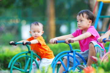 Perhatikan Ini Saat Si Kecil Bermain di Taman